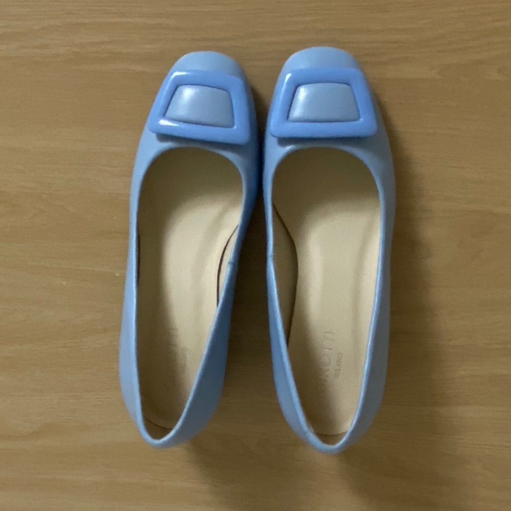 Light blue Girotti Low-Heel Pumps, Size 6.5
